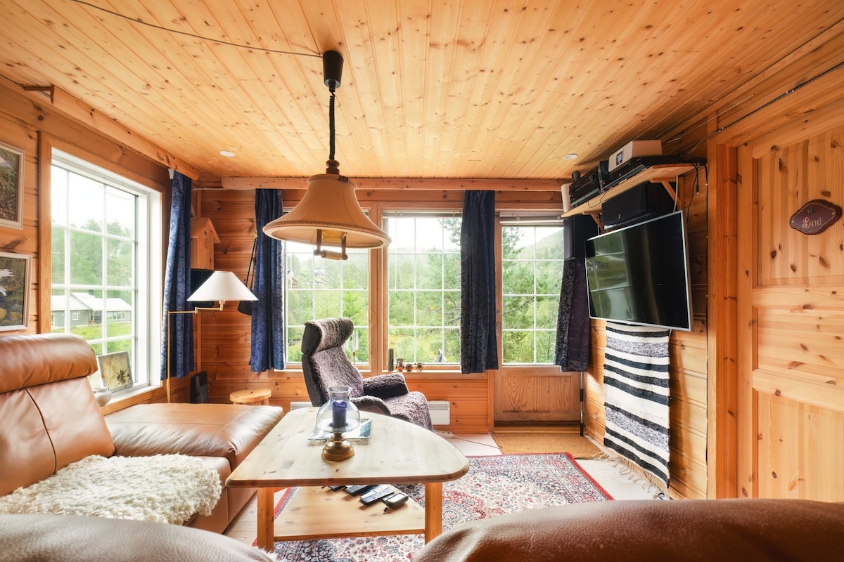 ห้องนั่งเล่นพร้อมระบบเสียงโฮมเธียเตอร์