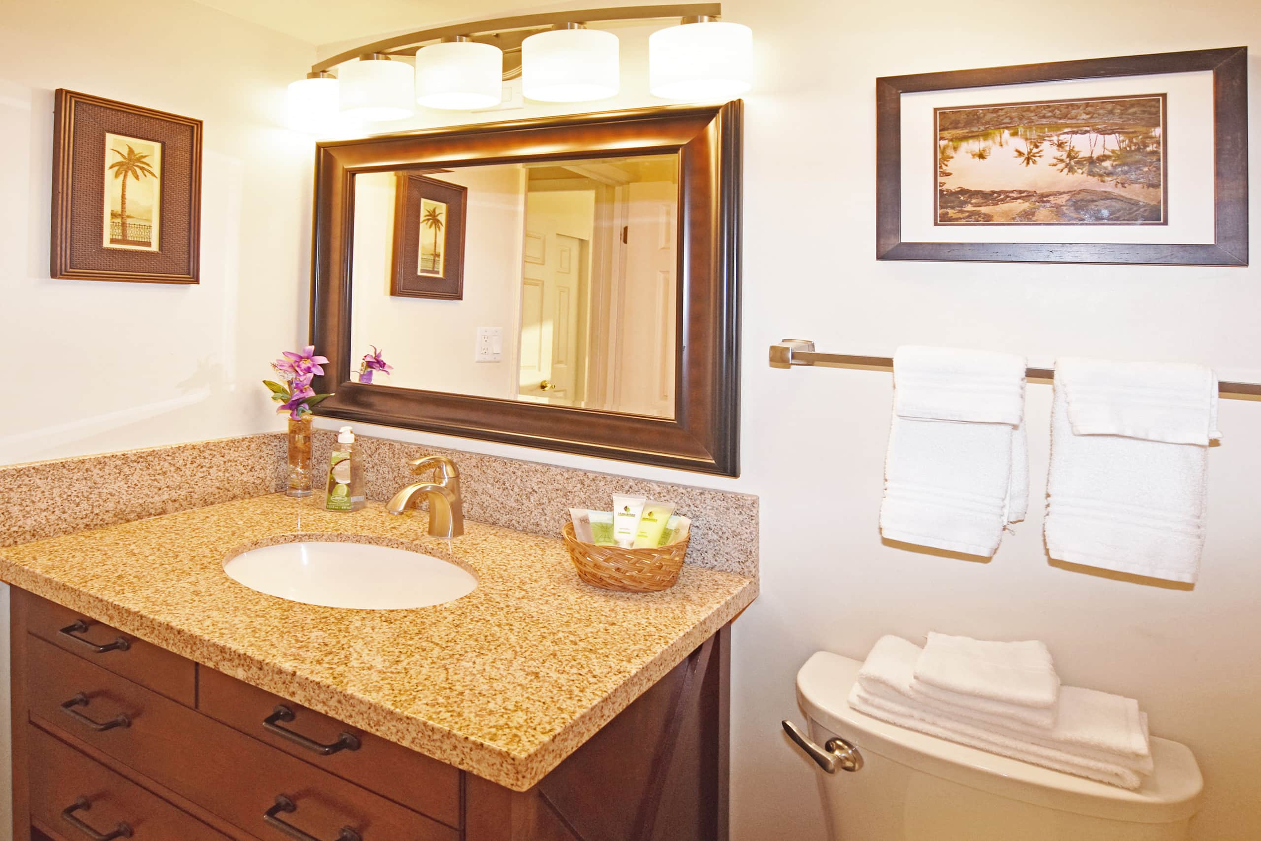 2 Bedroom Condo 2 Blocks To Charley Young Beach - Image 11