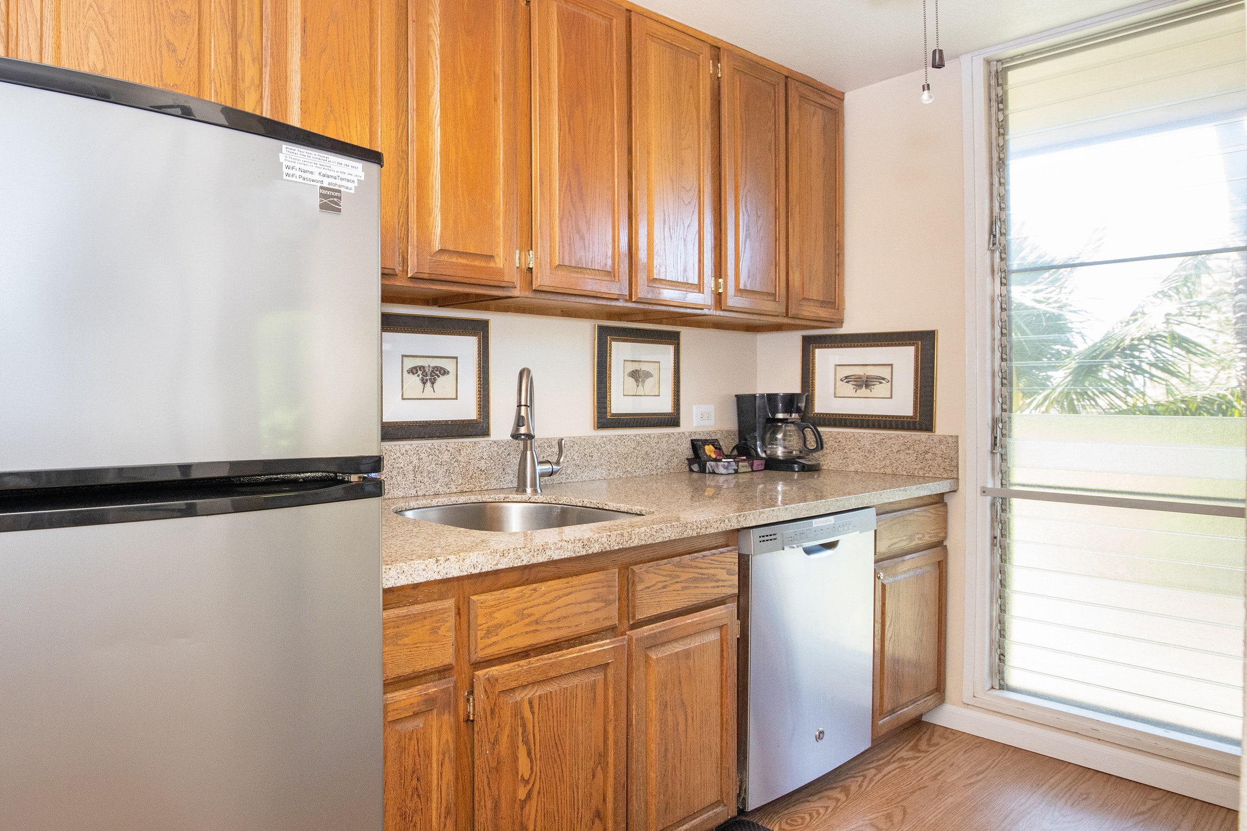 2 Bedroom Condo 2 Blocks To Charley Young Beach - Image 4
