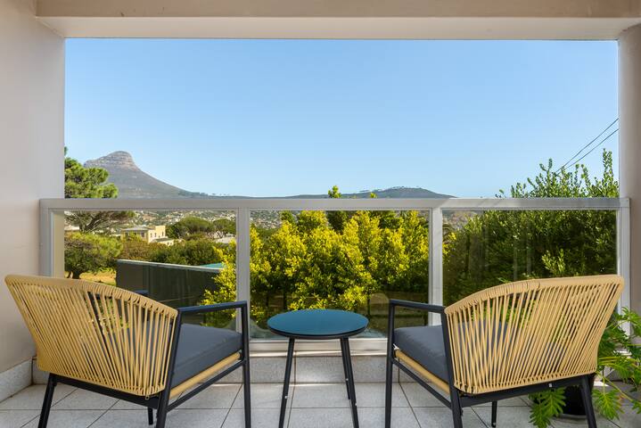 Stylish 4-Bed Retreat | Scenic Views & Pool gallery image 5