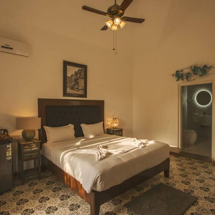 Bedroom 6 image 1