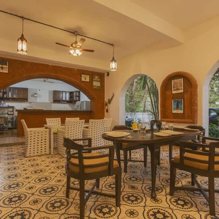 Dining area image 1