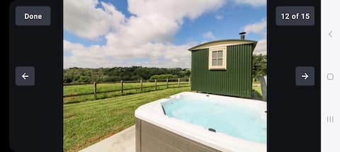 Harmony Hut HotTub 2 mins to beach rural setting