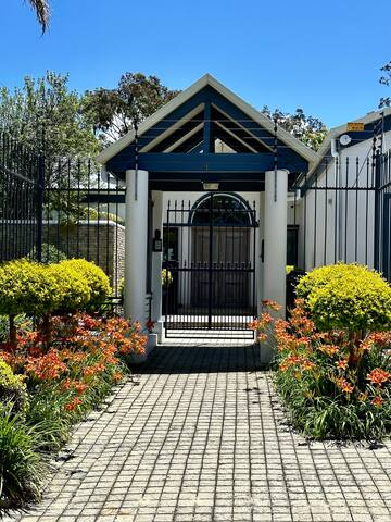 Constantiaberg Eco Villa – Flat gallery image 2