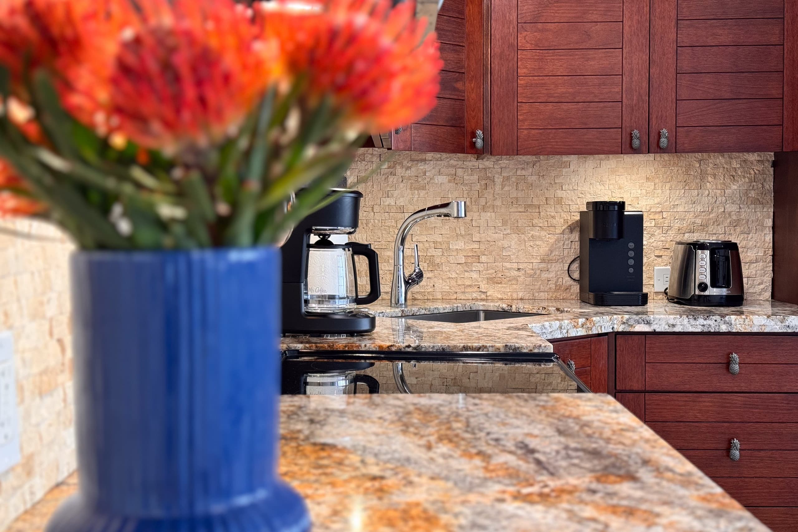 Condo in Honolulu · ★5.0 · 1 bedroom · 2 beds · 1 private bath - Image 11