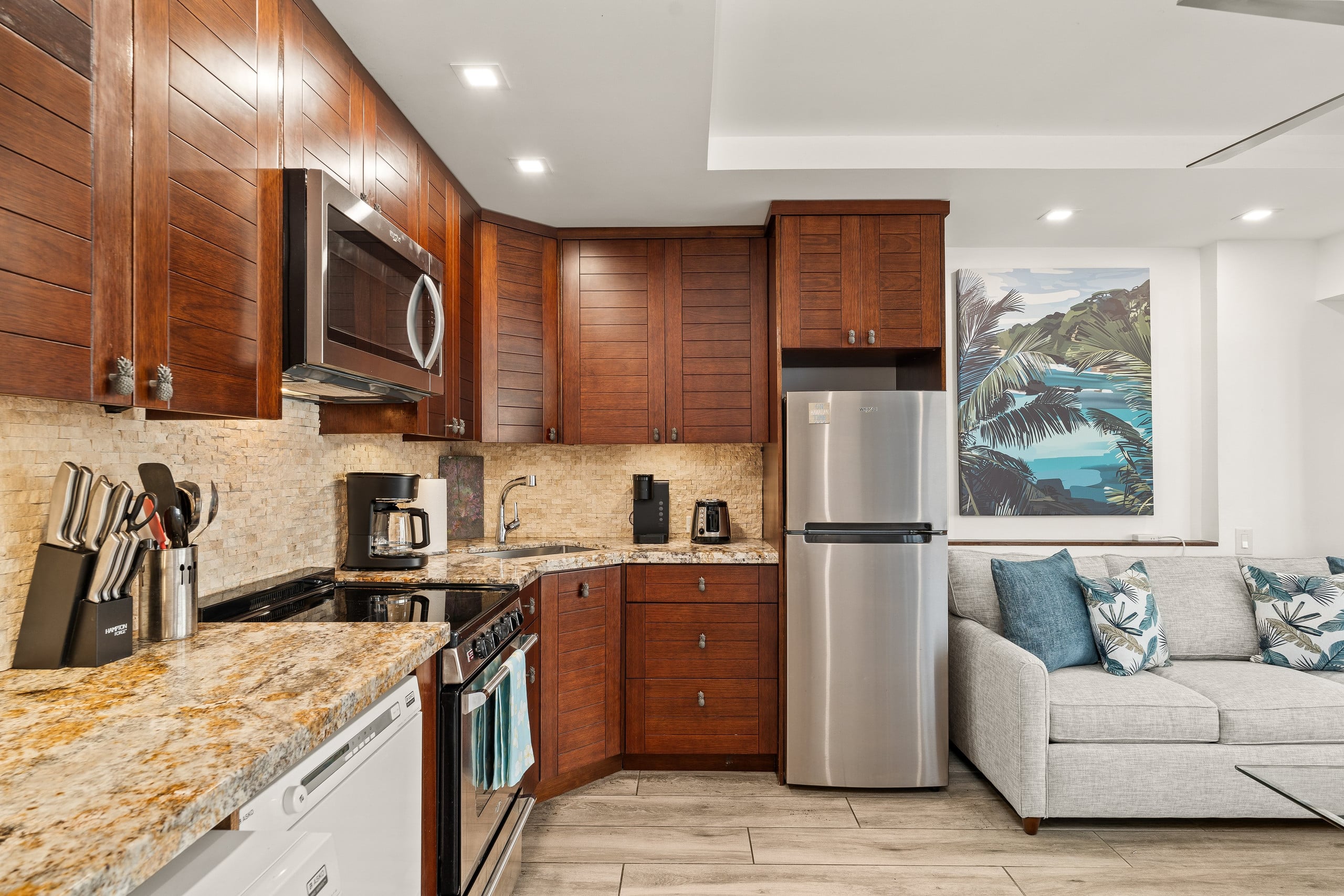 Condo in Honolulu · ★5.0 · 1 bedroom · 2 beds · 1 private bath - Image 9