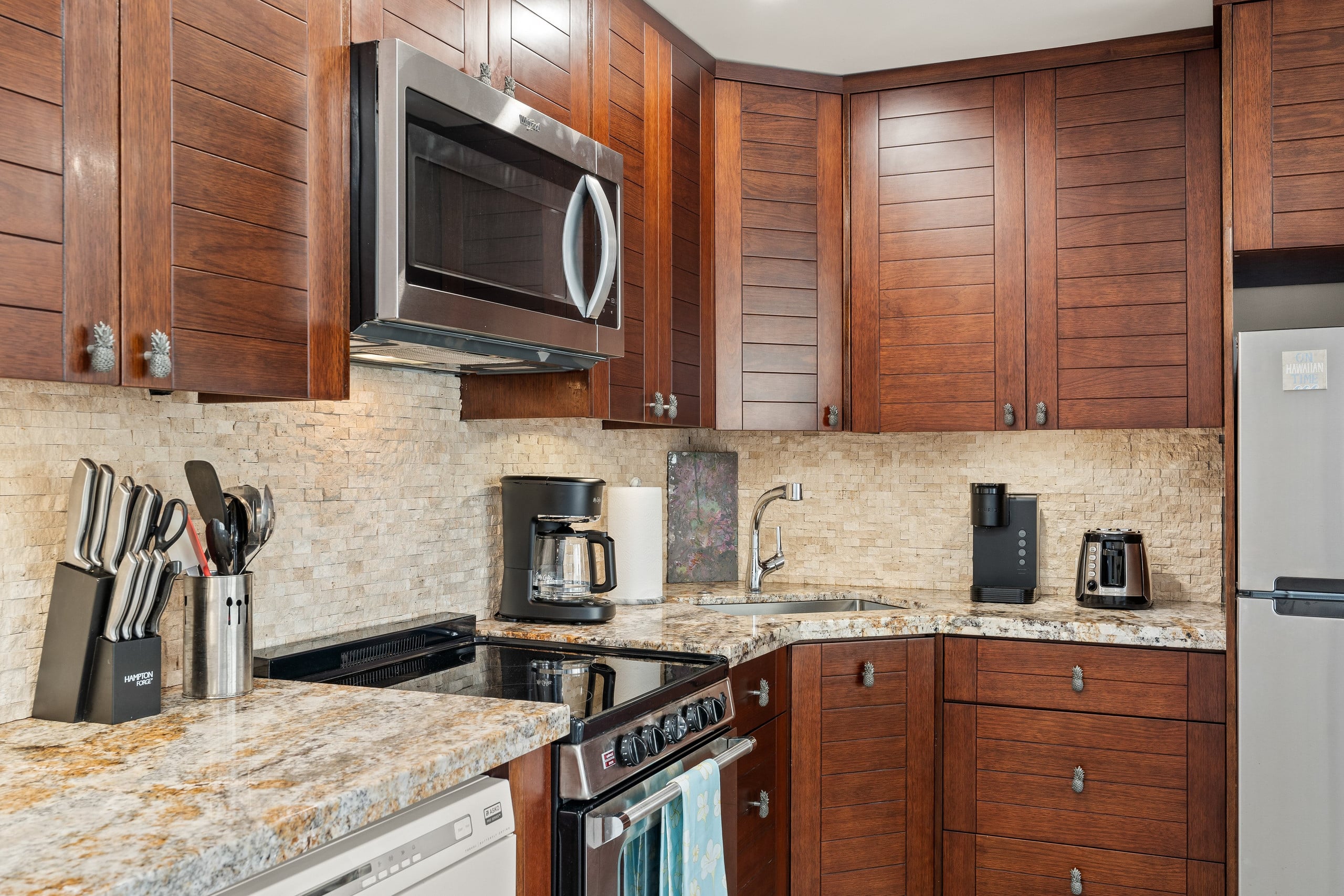 Condo in Honolulu · ★5.0 · 1 bedroom · 2 beds · 1 private bath - Image 10
