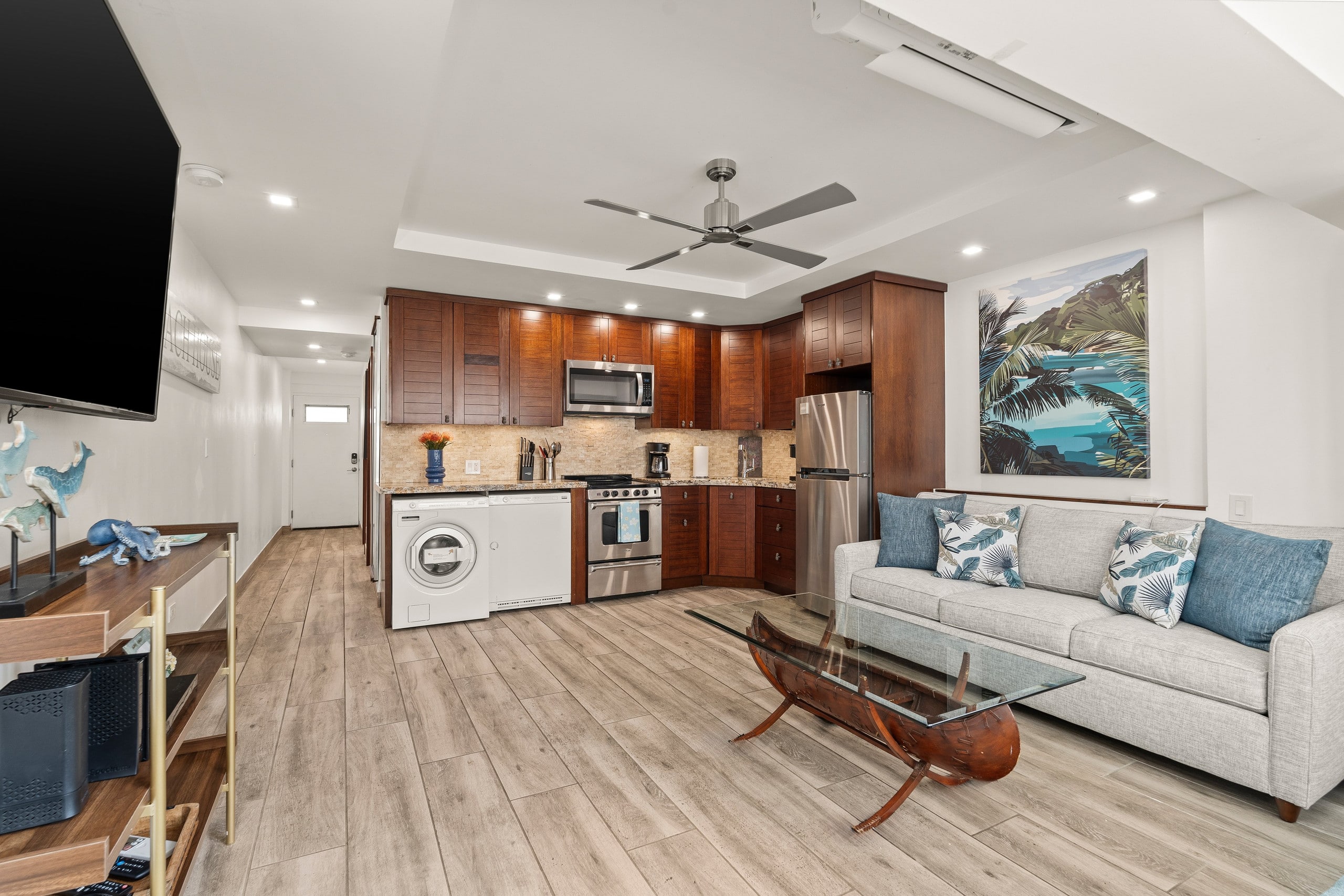 Condo in Honolulu · ★5.0 · 1 bedroom · 2 beds · 1 private bath - Image 5