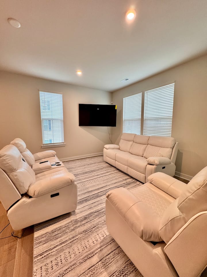 Concord Mills Center Of Action- 3 Story Townhome - Charlotte, NC