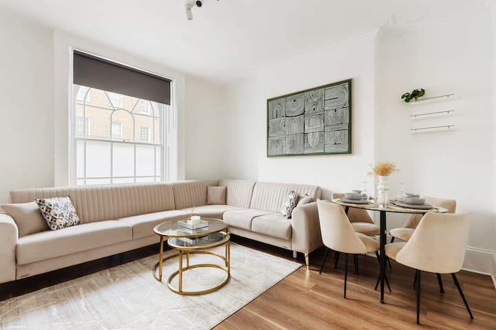 Dhoma e ndenjjes me krevat divan