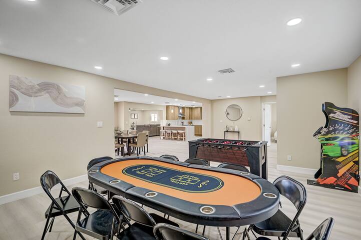 Grand Estate w/ Pool, Gym & Cinema – Mins to Strip gallery image 5