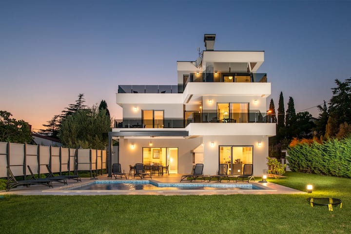 Villa K With Rooftop Jacuzzi And Sea View - Premantura