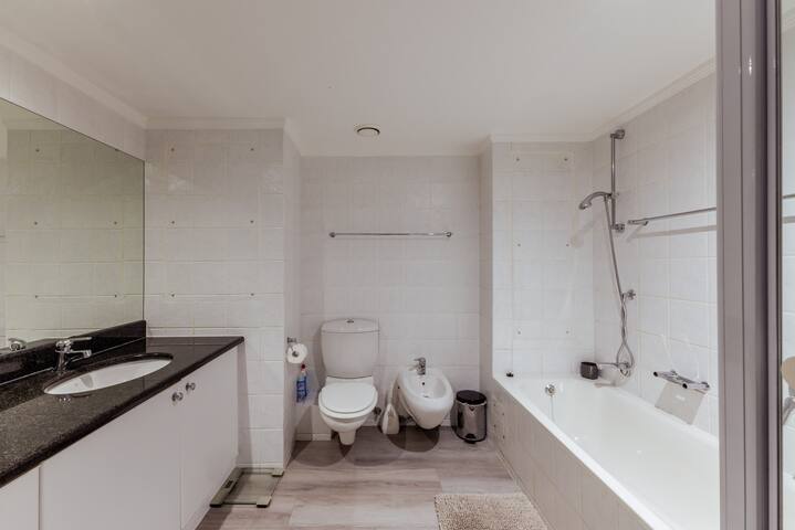 Bantry Place Beach Apartment gallery image 4