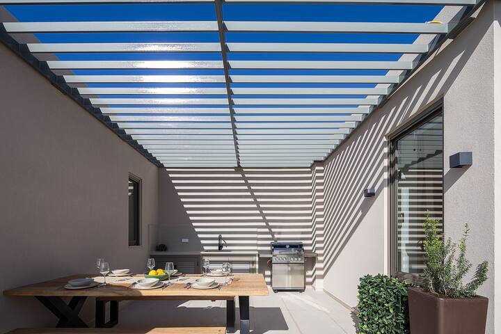 Lynx Villa – Sculpted in Light & Nature by etouri gallery image 4