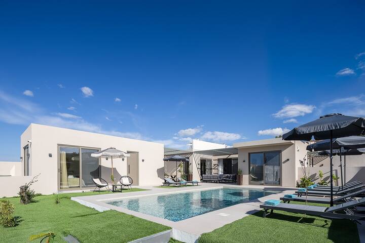 Lynx Villa – Sculpted in Light & Nature by etouri gallery image 2