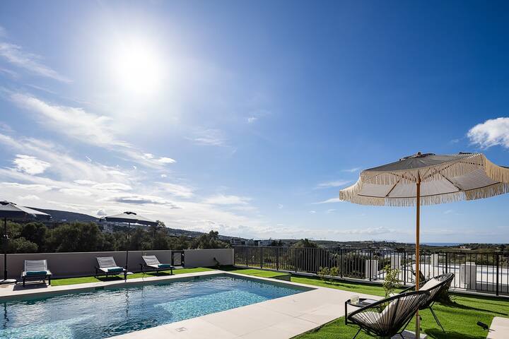 Lynx Villa – Sculpted in Light & Nature by etouri