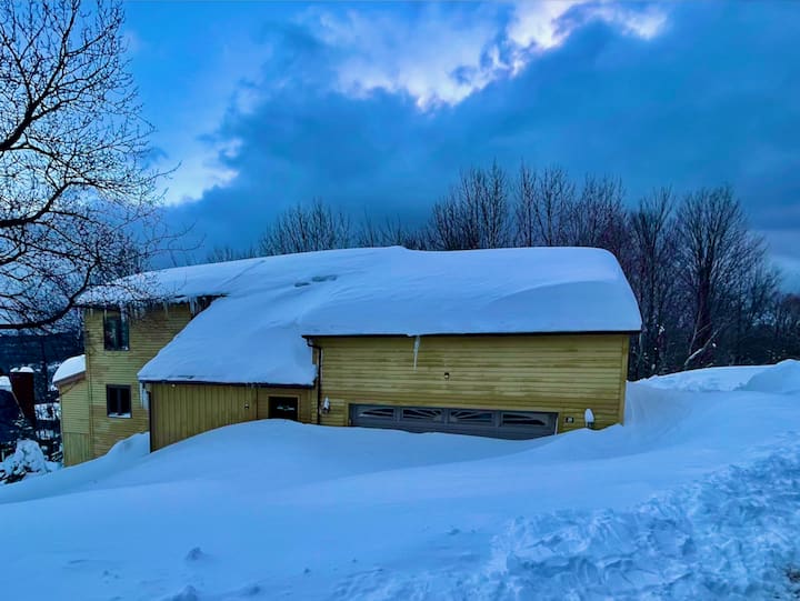 Renovated 3 Bedroom, 2 Bath Mount Snow Condo Condominiums for Rent in