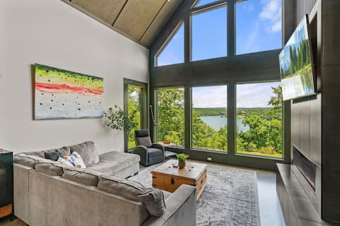 Successful Airbnb property: The Perch - Hot Tub w/ Lake View in Central Arkansas Rural