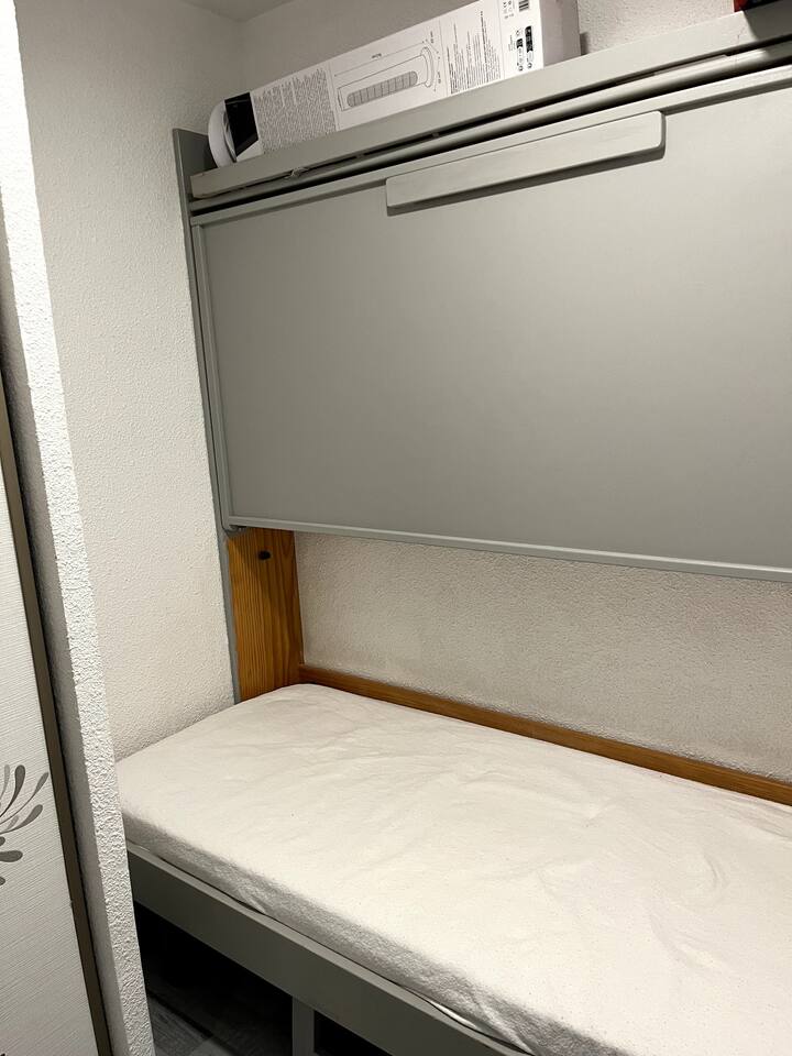 2 lits superposés escamotable dans la chambre alcove
