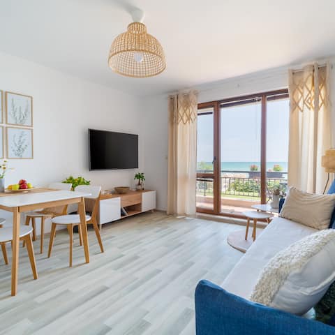 Successful Airbnb property: Apartment Poesia- first line, free parking in Балчик