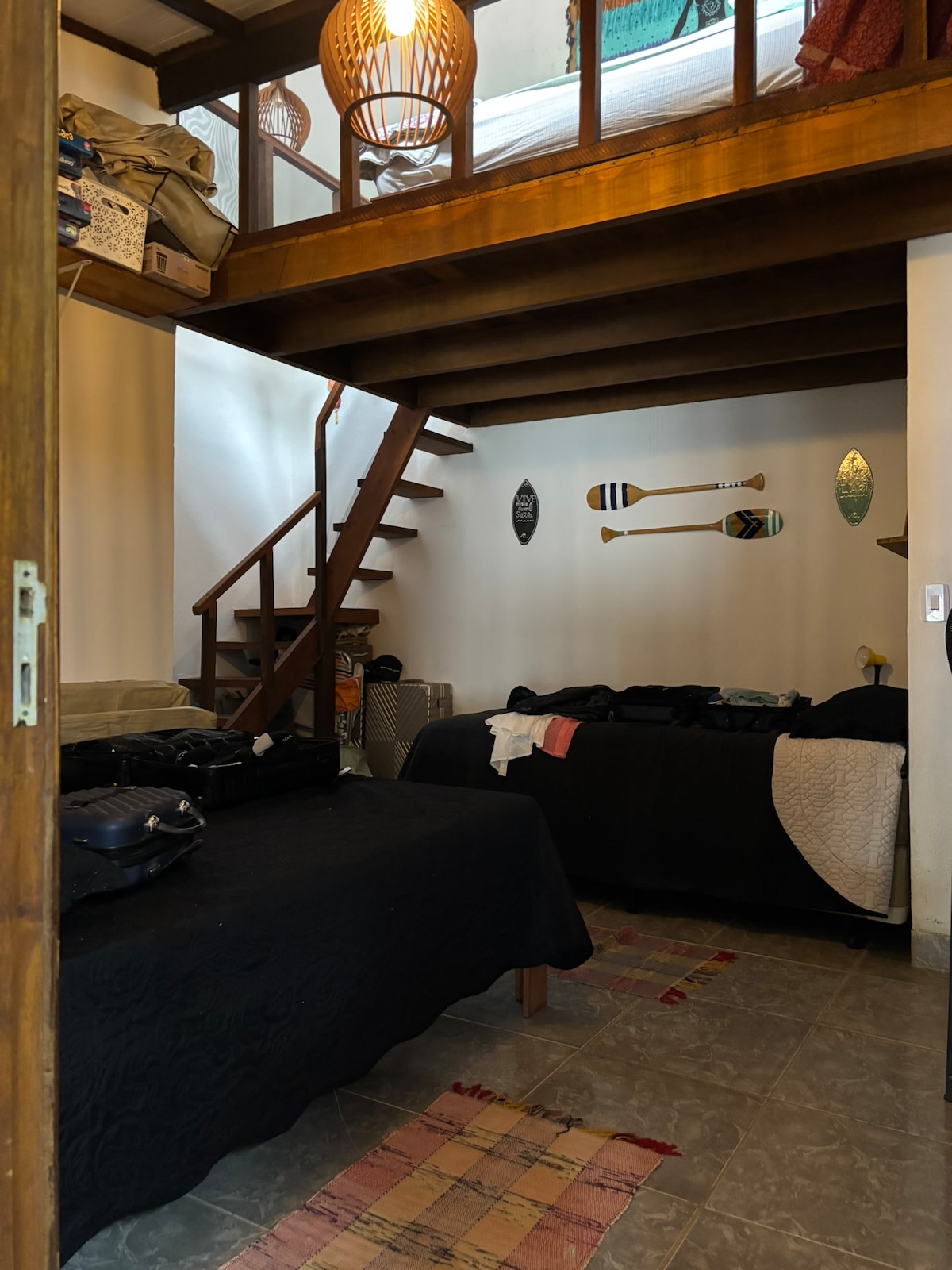 Dormitorio 1 - Habitación Remo
2 camas dobles y 2 colchones individuales. 
