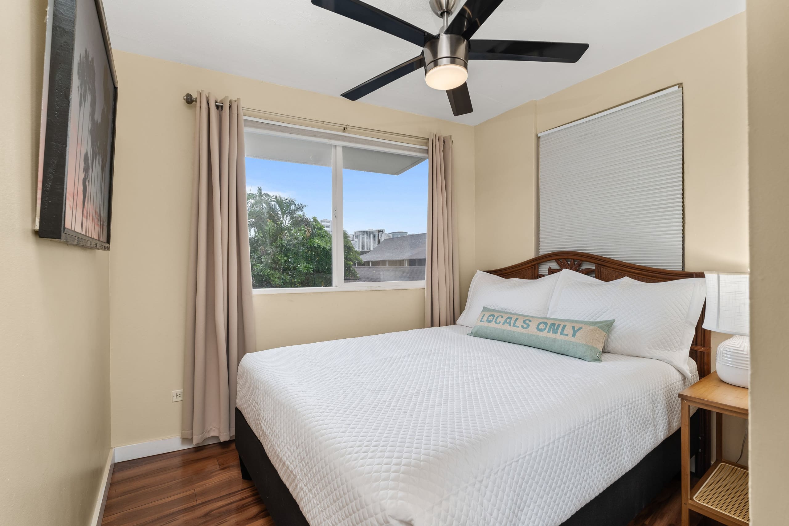 Condo in Honolulu · ★4.62 · 2 bedrooms · 3 beds · 1 bath - Image 3