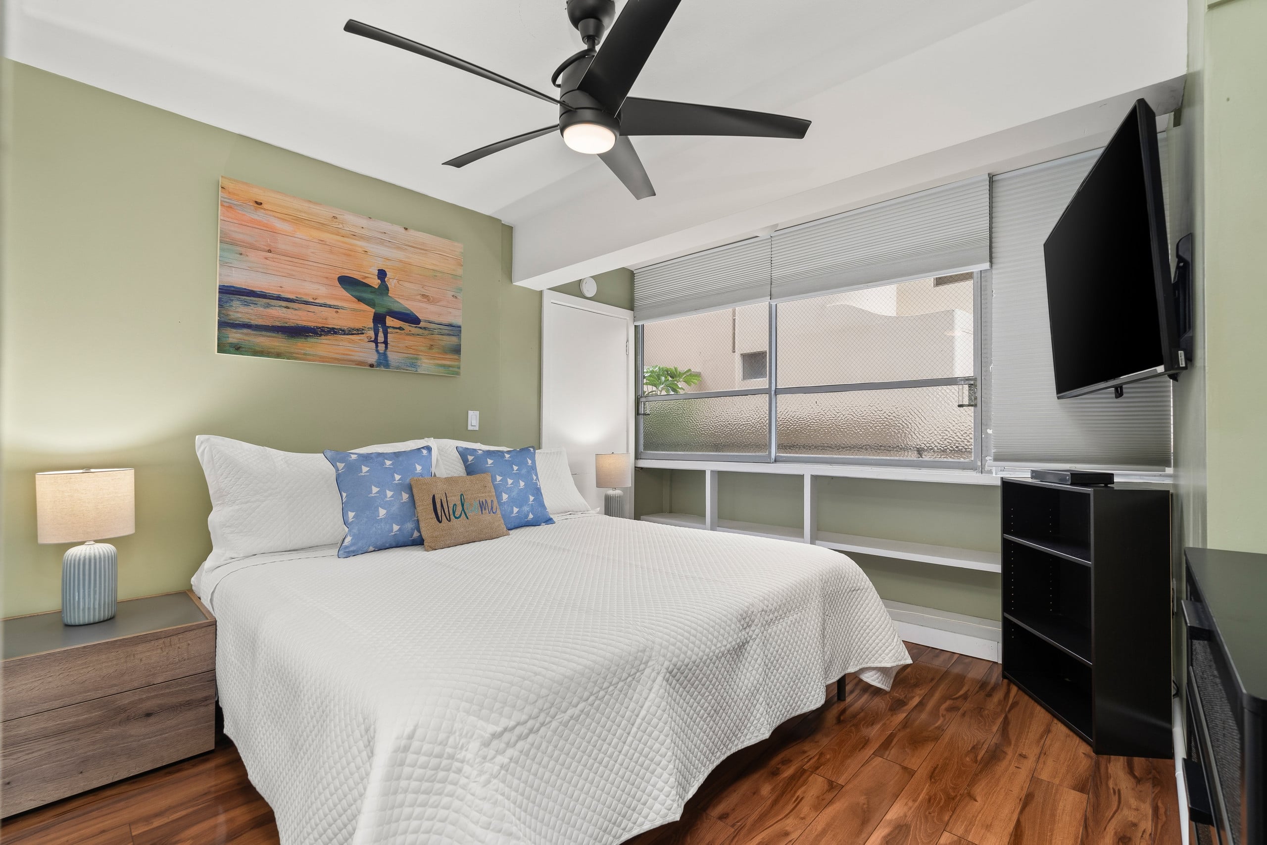Condo in Honolulu · ★4.62 · 2 bedrooms · 3 beds · 1 bath - Image 2