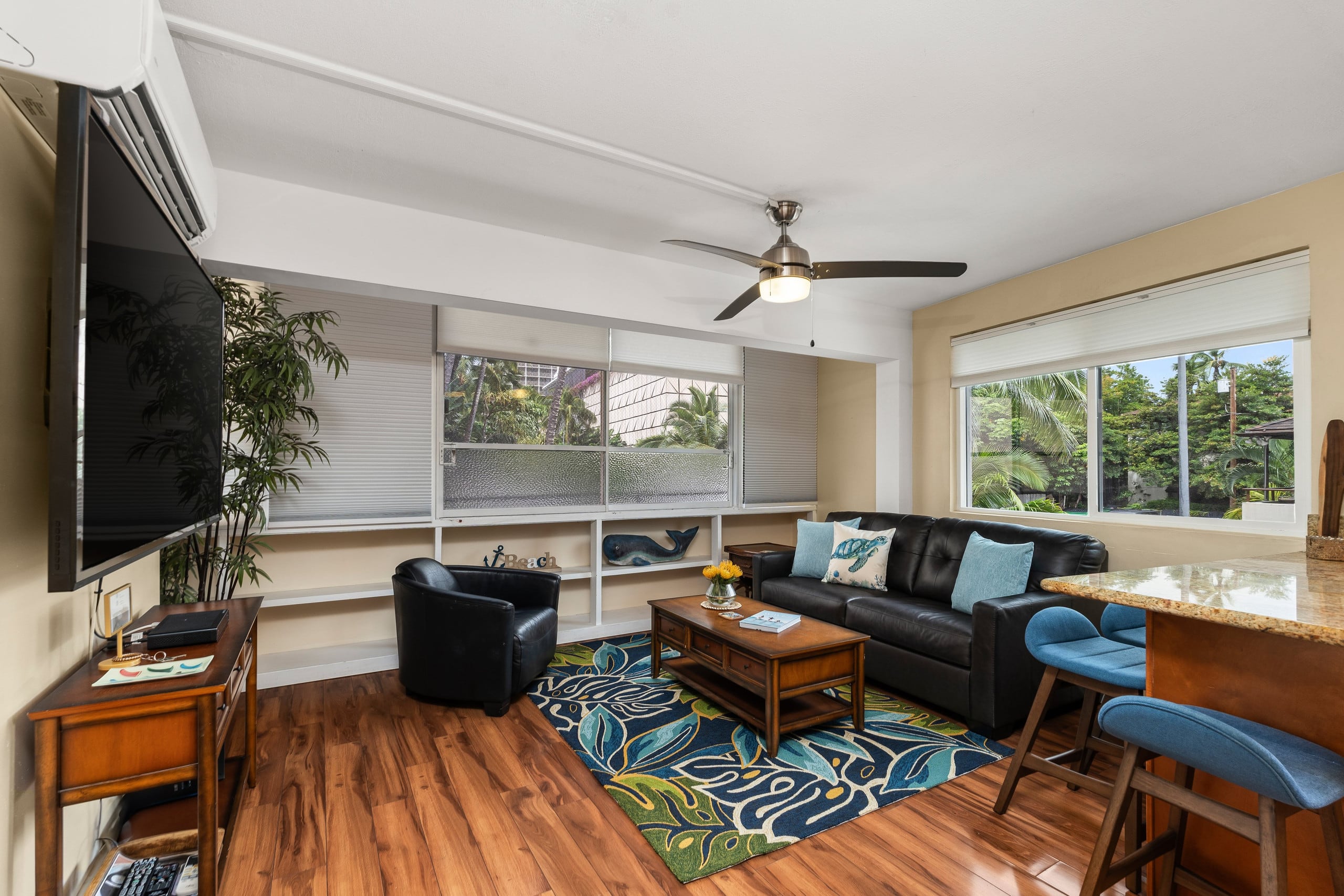 Condo in Honolulu · ★4.62 · 2 bedrooms · 3 beds · 1 bath - Image 1