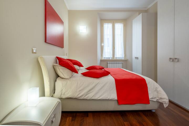 Trevi Fountain luxury apartment gallery image 2