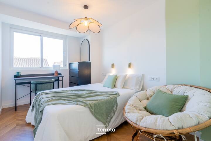 Cabanyal 2 bdr with terrace – Adults only gallery image 5