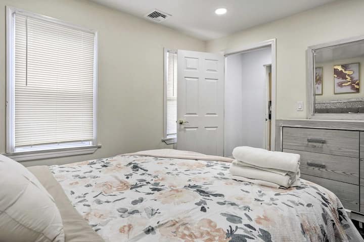 Chambre 1 | 1er étage | Lit Queen | Linge de maison fourni