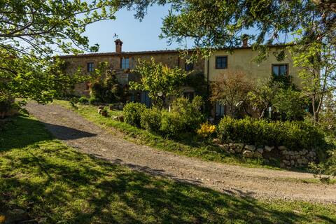 country house, panoramic view and smart-working
