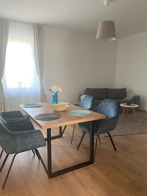 F. Heisenberg 4 person family