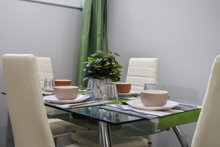 Legal Basement Suite Near Spruce Meadows - 캘거리