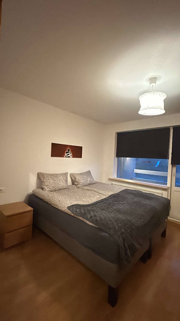 180x200 სმ საწოლი
Ამას გარდა, შეიძლება იყოს ორი 90x200.