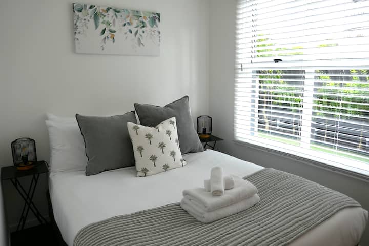 Втората светла и пространа спална соба