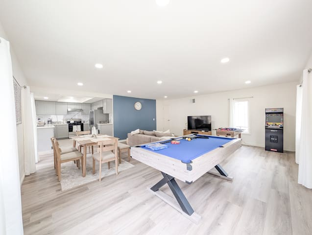 Pool & FUN! King Bed, Pool, Hot Tub, Disneyland