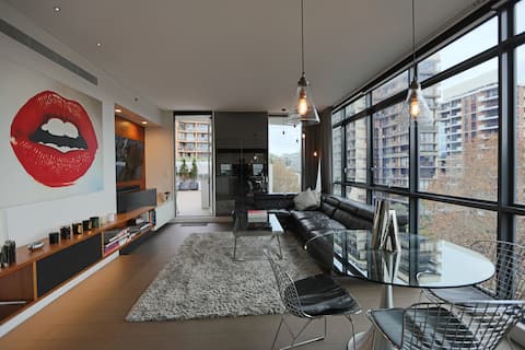 Popular Airbnb listing: Prestigious 2 bedroom w terrace in Surry Hills