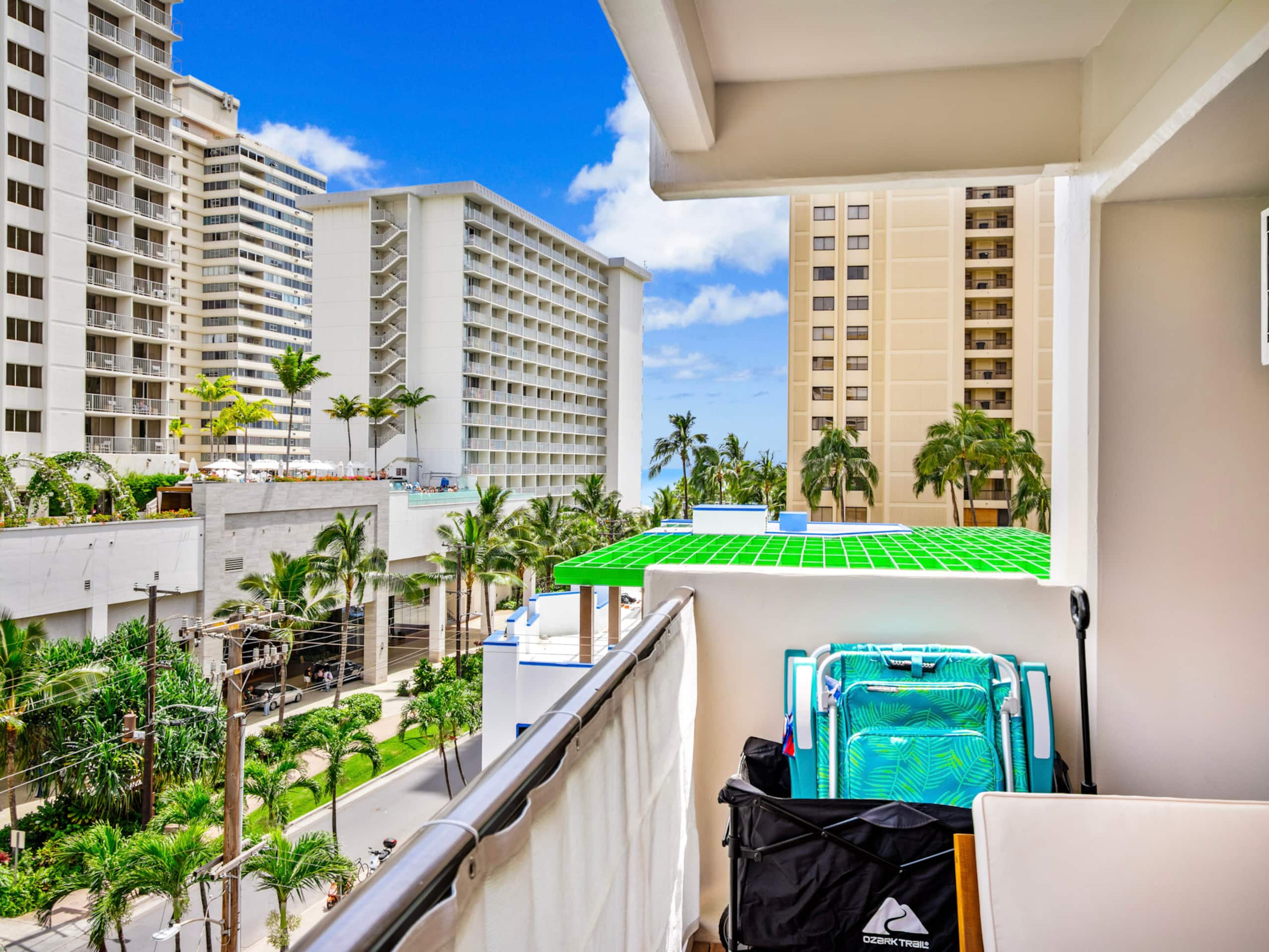 Condo in Honolulu · ★4.88 · 3 bedrooms · 5 beds · 2 private baths - Image 55