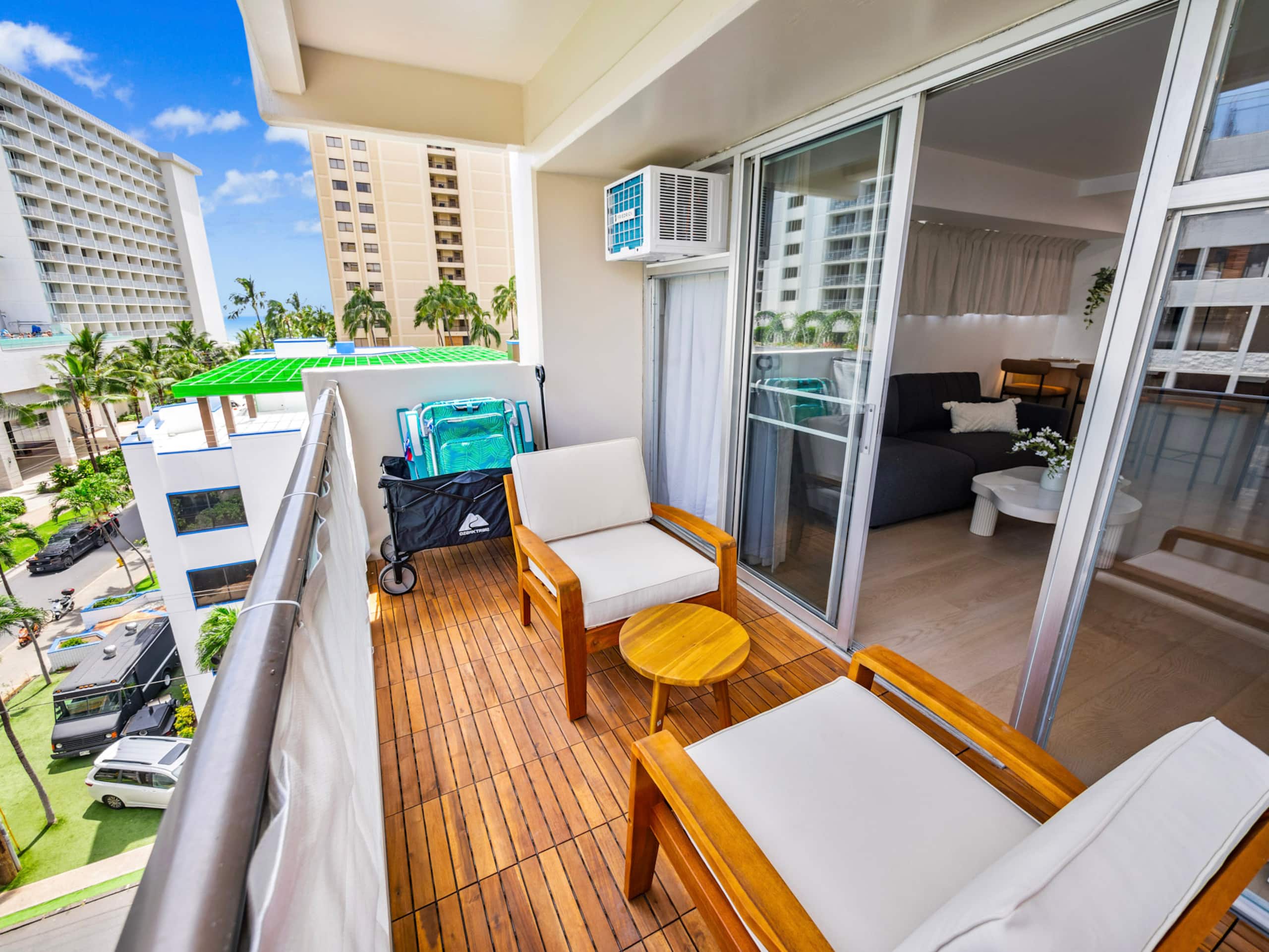 Condo in Honolulu · ★4.88 · 3 bedrooms · 5 beds · 2 private baths - Image 59