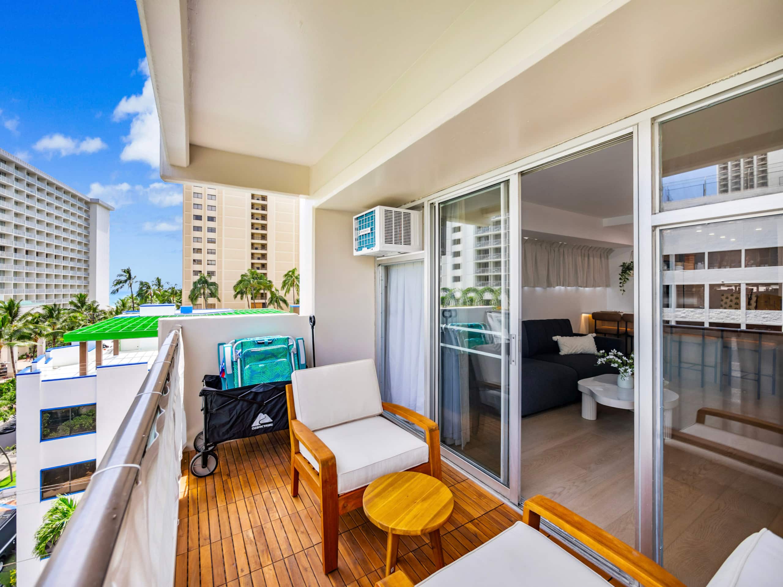 Condo in Honolulu · ★4.88 · 3 bedrooms · 5 beds · 2 private baths - Image 58