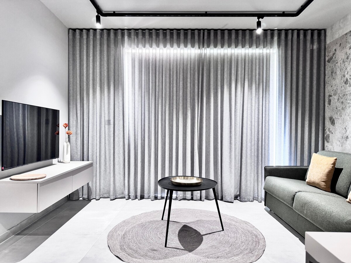 Exclusive Retreat off the Sea Front Promenade