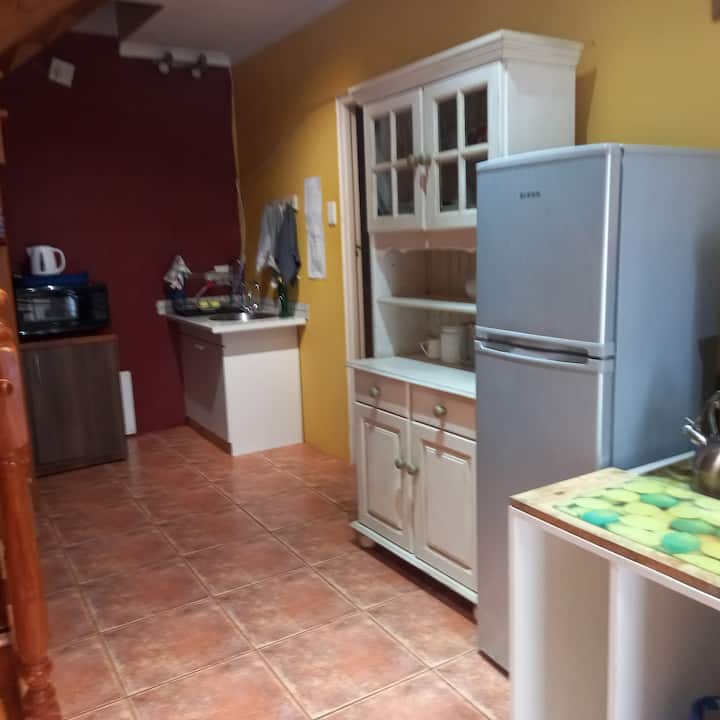 The Nest 2 Storey Apartment Sleeps 6-own Entrance - Pinetown