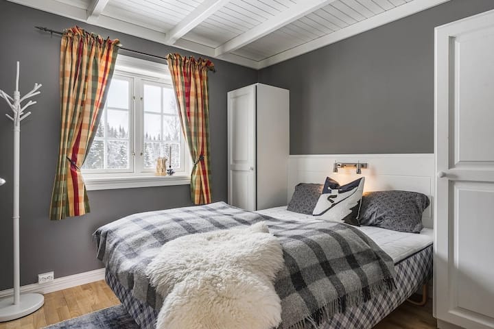 Schlafzimmer 1
