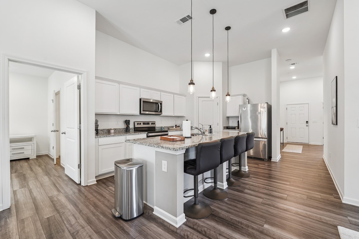 Spacious 4BR/2BA Home | Sleeps 8