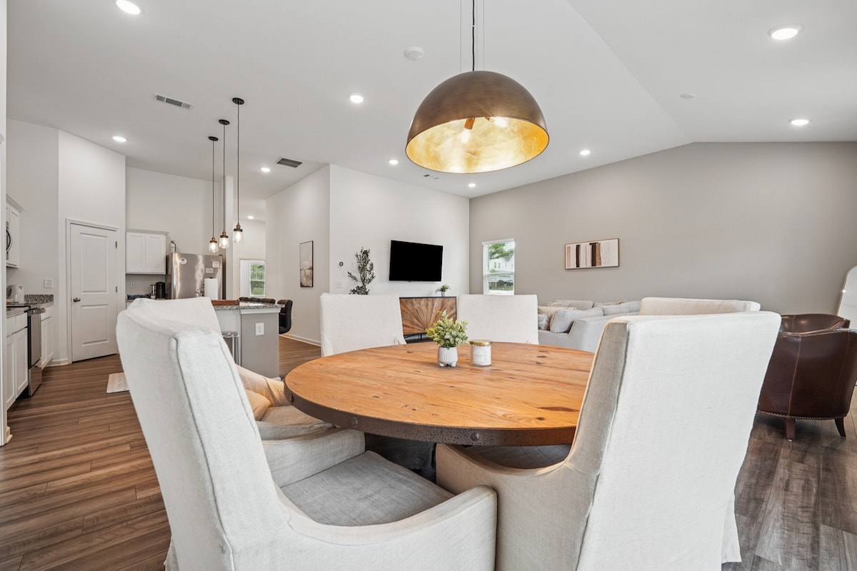 Spacious 4BR/2BA Home | Sleeps 8