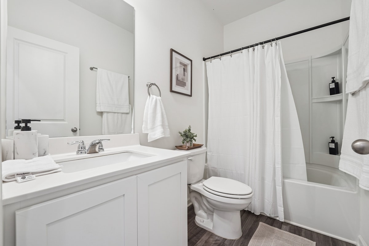 Spacious 4BR/2BA Home | Sleeps 8