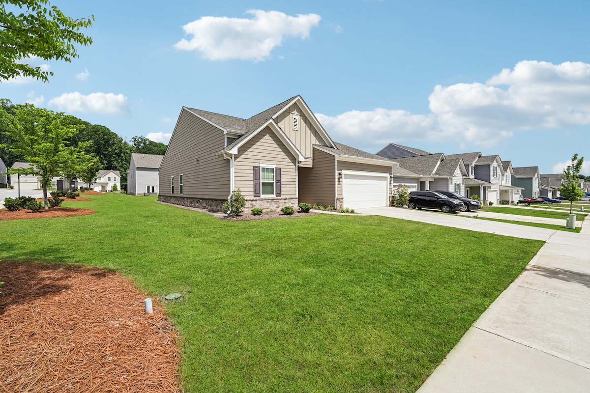 Spacious 4BR/2BA Home | Sleeps 8