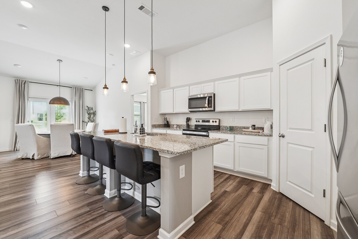 Spacious 4BR/2BA Home | Sleeps 8