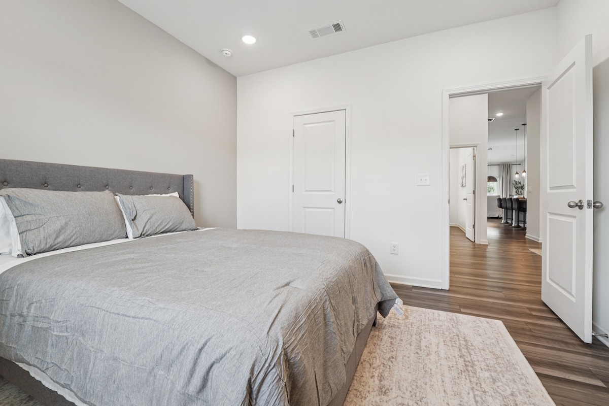 Spacious 4BR/2BA Home | Sleeps 8